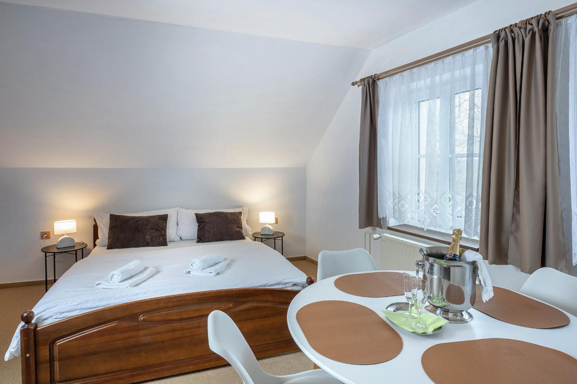 Rodinny Hotel Myslivna Trebon Exterior photo