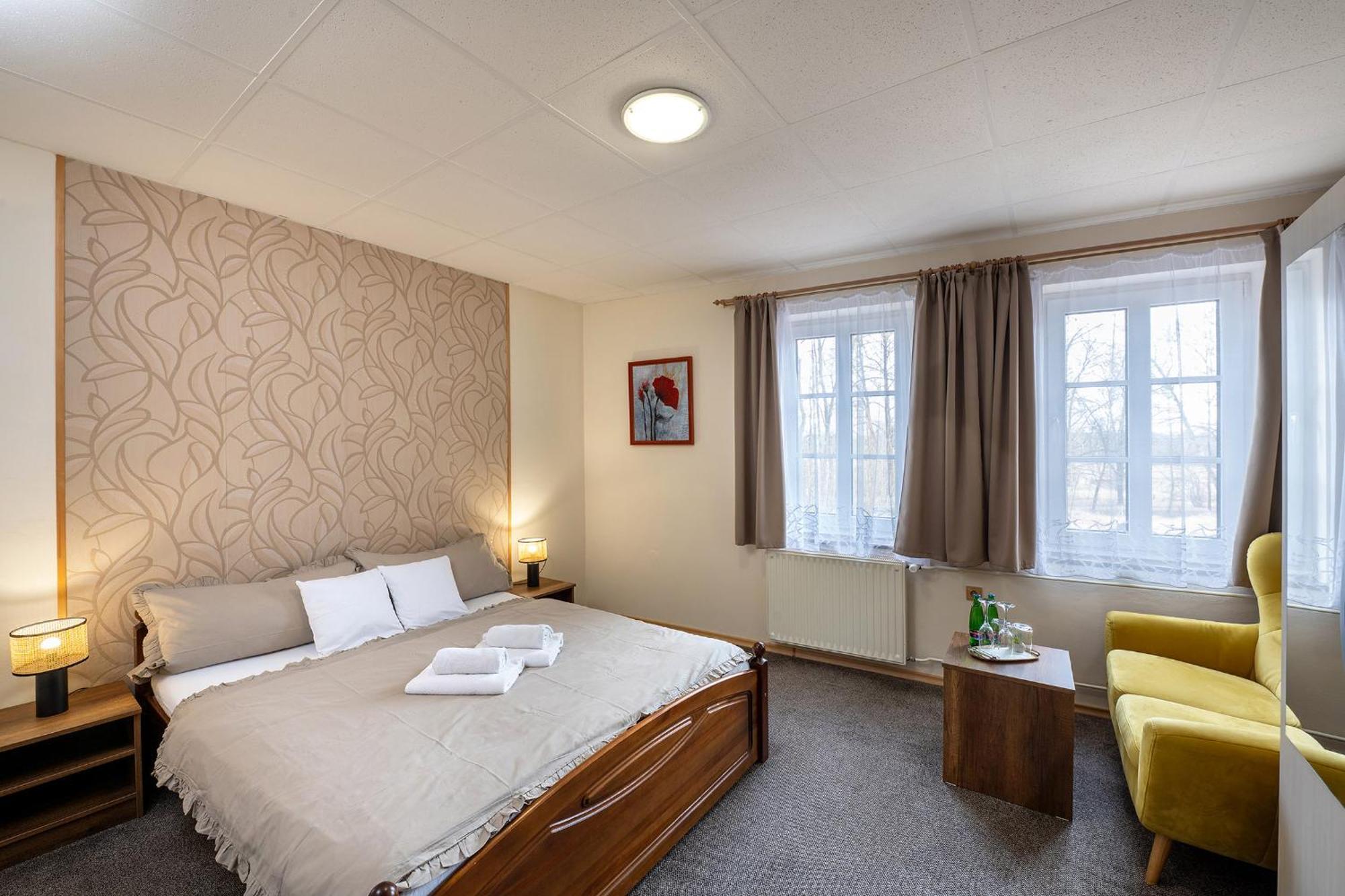 Rodinny Hotel Myslivna Trebon Exterior photo