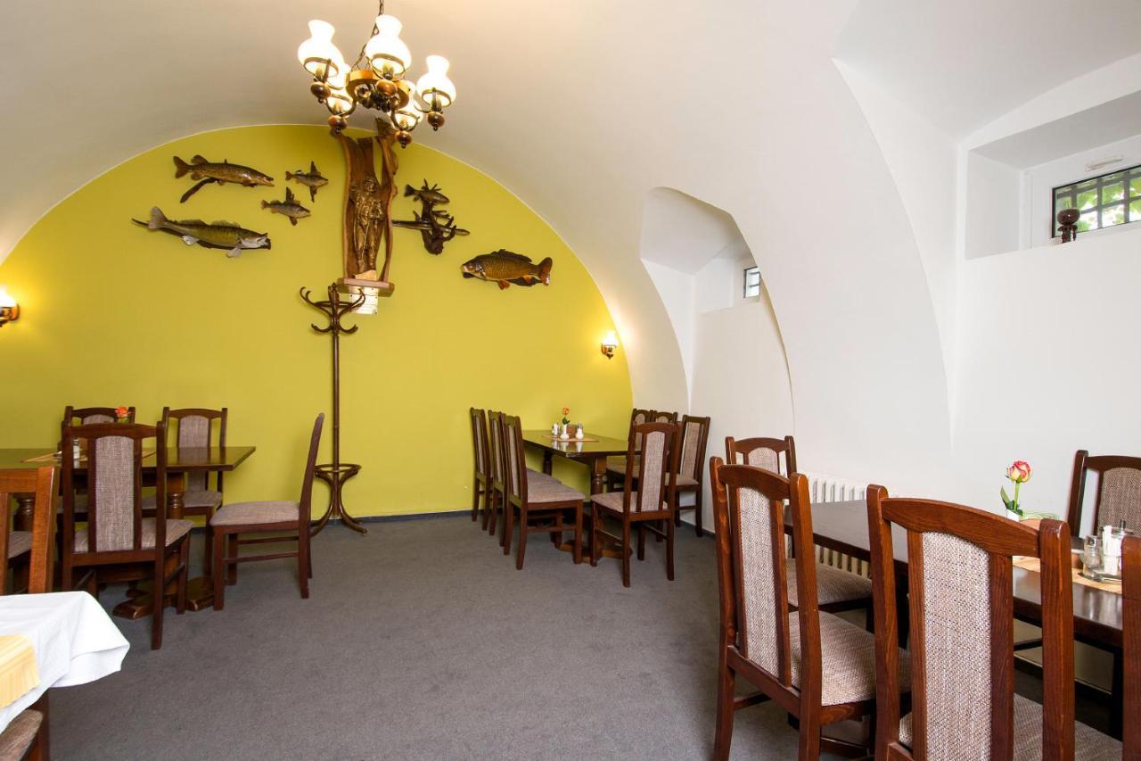 Rodinny Hotel Myslivna Trebon Exterior photo